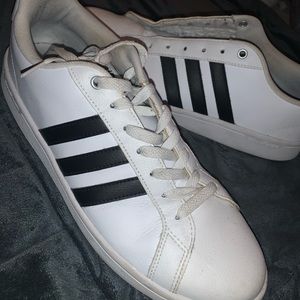 MENS ADIDAS SNEAKERS SIZE 10 1/2